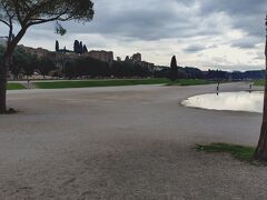 サンタ・マリア・イン・コスメディン教会からチルコ マッシモへ。