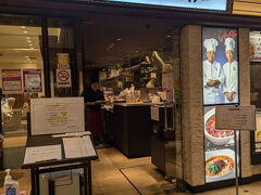 バイクでビューンと木場の陳建一麻婆豆腐へ。
15分くらい並んだ。