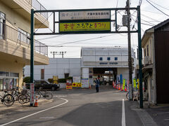 庭瀬駅に到着です。

最寄りと言っても小一時間。ちょっとした旅路でした。

駅前はこんな感じ。