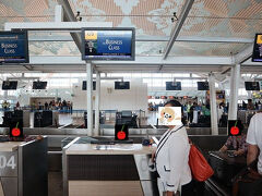 あっという間に、アマンダリの６泊が終わってしまった。。デンパサール空港に戻ってきました (T_T)

■マメ情報■
アマンダリのチェックアウト時間はフライト4時間前。この時間指定、ヴィラでの荷物のピックや空港送迎などは全てアマンダリがナビゲートしてくれました。空港までは通常90分ですが、渋滞のリスクを見ているとのことでした。