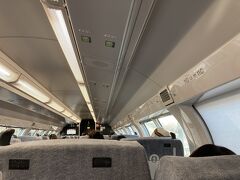 立川駅からの青梅線
グリーン車のある12両編成

3/14の終電をもって無料期間は終了するとのこと
お試し期間滑り込みで、中央線&青梅線、初グリーン車

電源があるが、コンセント式でUSBではないのでご注意を！