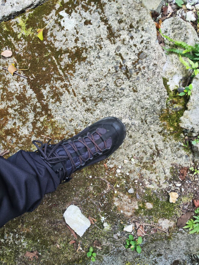 トレッキングブーツ