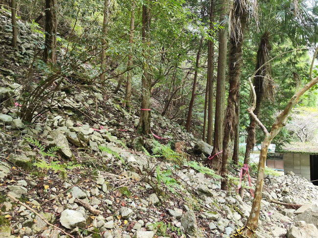 結構ガラガラ音がして小石が落ちてくるのが予想外。<br />被災から数年経ってるからもう落ち着いてるかと思ったんだが・・
