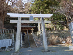 願成就院の山門を出て願成就院の裏手に行くと守山八幡宮があります