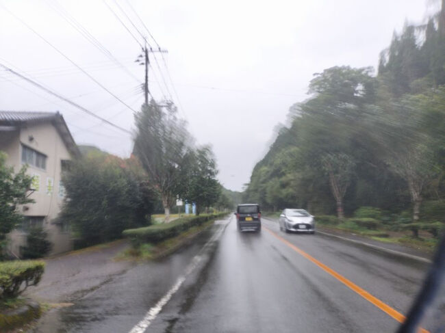 げ、雨降ってきた。