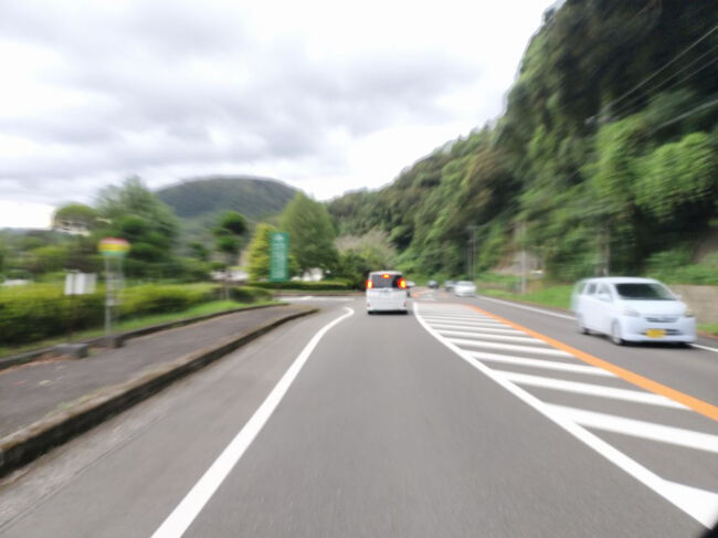 お、ここを左折かな。