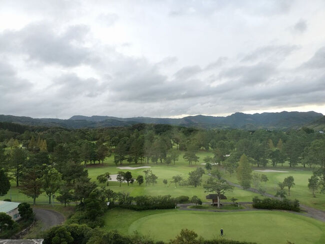 眼下にはゴルフ場。