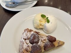 進々堂　北山店
https://www.shinshindo.jp/

大正2年（1913年）京都で創業したベーカリー。京都市内に12店舗ありますよ。
