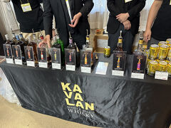 秩父神社・参集殿
昼食後、祭りに復帰。飲み忘れ台湾のウイスキーKAVALAN（カバラン）に立ち寄る。最近、コンビニでもKAVALANウイスキーハイボールが販売されている。そのクオリティの高さに驚き、ウイスキーの試飲をしました。どれも上品で美味いです。
