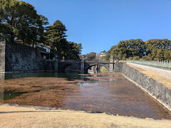 二重橋

記念の写真を撮りましょね（笑）