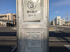 行田市内の観光地（忍城など）は秩父鉄道の行田市駅が便利みたいですが・・
ここ高崎線の行田駅からもこの市内循環バスを使うと楽に周れます。
１乗車１５０円（現金のみ）