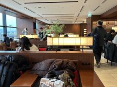 伊丹空港3階サクララウンジ