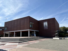 山梨県立美術館