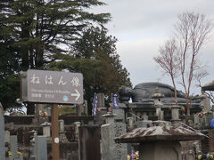 江東寺のねはん像。
道端からでもよく見えたので、中に入るのは割愛しました。