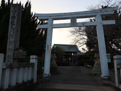 地震動の擦痕を見学したあと、近くにあるローソンの対面にある豆塚神社へ