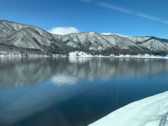 木崎湖

普通列車にしてもよかったかな。そう思わせる車窓が続きます。
でも特急あずさに乗った理由は上に書いたとおり。
そんなことで葛藤するのが鉄道マニア。

ところで特急しなのは大糸線への乗り入れを止めると聞きました。
外国人旅行者の多さを見るとちょっと残念なような気も。
