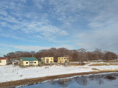 【網走川/網走橋】

網走市街地へ来ました！

今回で4度目の網走
何度も来ているのですがスケジュールの関係や積雪の関係で
なかなか見ることのできないモヨロ貝塚公園
今回こそは！公園を見てみたいとのことで
網走バスターミナルから網走橋を渡って──