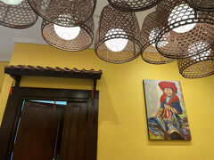 晩御飯を近くのベトナム・レストラン、SAPA by MeVuiで食べた。インドネシア料理ばかり食べていたので、ちょっと変化が欲しいなと思ったのだ。　なかなかベトナム風の雰囲気があるレストランだったが、ちょうどこの時期は中国の新年（旧正月）にあたっていたため、多数の中国人が詰めかけていてちょっと混んでいた。

バリ島でも確かに中国の人は多かったが、それ以上に多いなあと思ったのは韓国の人だ。韓国もこの時期は冬休みなのだという。中国人の家族、韓国人の家族、それぞれいたが、なんとなく雰囲気が違うような気がした。