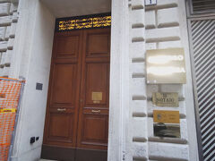 ボローニャの宿、アルベルゴ　パノラマ。
ブザーを押して開けてもらう。