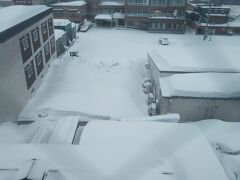 青森二日目の朝。
外は積もっています。