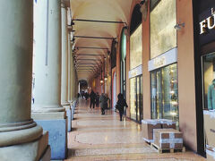 Via dell'Indipendenza
中央駅とマッジョーレ広場を繋ぐ目抜き通り。