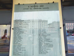 ボローニャ駅爆破テロ事件の追悼碑

１９８０年８月２日にボローニャ中央駅で起きたテロ事件により８５人が死亡、２００人以上が負傷した。