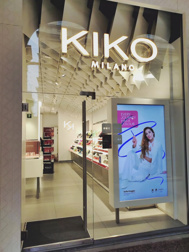 ボローニャのKIKO MILANO。ローマのテルミニ駅で買い物済み♪<br />