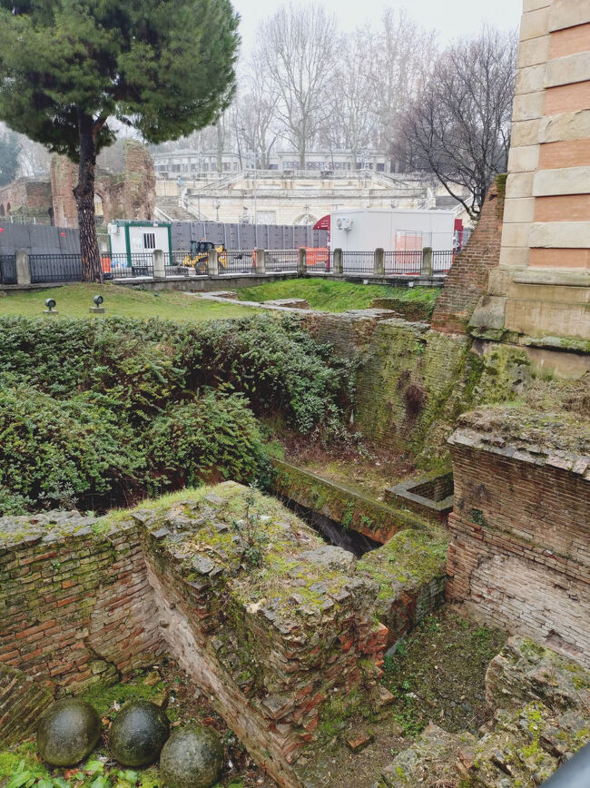 ガッリエラ門<br />中世にあった城壁の跡。