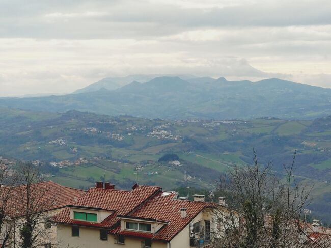 サンマリノ共和国の国土はすべてイタリアに囲まれていて、<br />世界で５番目に小さいミニ国家。<br />