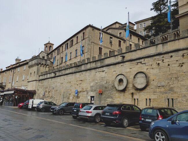 首都サンマリノ市は標高７３９ｍのティターノ山の頂上にある。