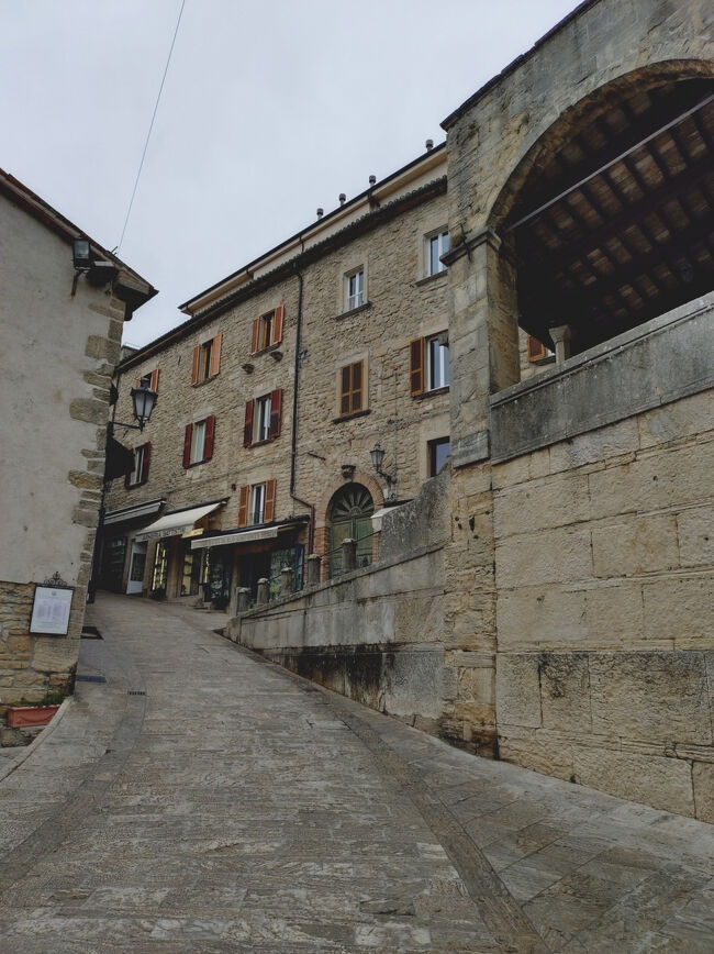 サンマリノ共和国の旧市街<br />観光客がほとんどいない。