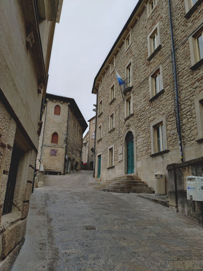 とても静かなサンマリノ共和国の旧市街。