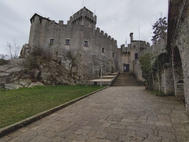 チェスタの塔まで来たら、同じ道を通って旧市街でゆっくりするはずだったけど、<br />第３の砦まで行くことになった。