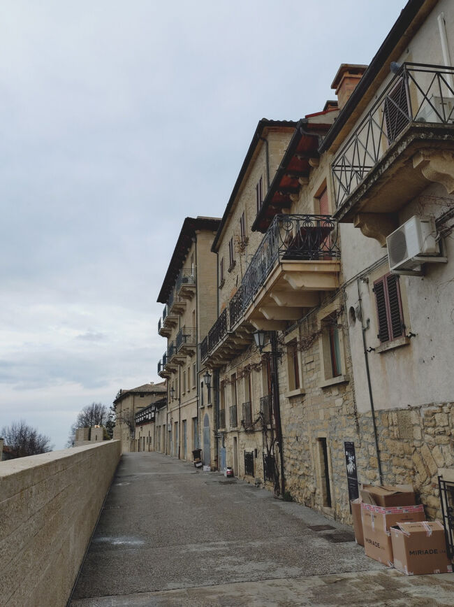 サンマリノ共和国の旧市街。<br />バスが出る駐車場２へ戻る。