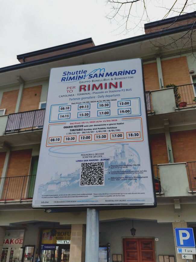 サンマリノのバス乗り場、リミニ行き。