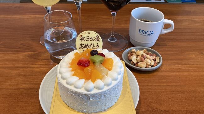 ワイングラス、シャンパングラスはホテルスタッフに予めお願いして部屋に用意してもらいました。<br />ワインやシャンパンやソフトドリンクはホテル内の滞在者は無料で飲めるカフェから部屋に持ってきました。