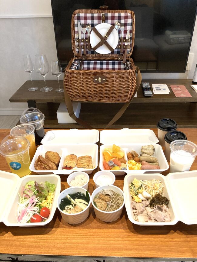 朝食ビュッフェのレストランから持ってきたのがこちらです。