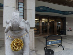 けっこう歩いたのとチェックインの時間が近づいたので、ホテルへ。