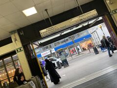 Googleマップの検索結果通りのスケジュールで到着～。

またまたGoogleマップを開いて、徒歩で大英博物館を目指します。