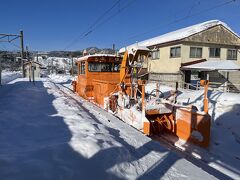 ホームには除雪車もスタンバイです。