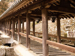 長谷寺：登廊
平安時代造る上中下の3廊399の石段
但し、中・下は明治時代に再建