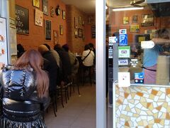 妻が行きたい店があるとチュロスの人気店へ