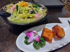 どちらも美味しかった～　ハトシがさっくさく♪
ちゃんぽんは野菜たっぷり。からすみは上に載せてるだけなので、初めはオリジナルのちゃんぽんとしてスープを味わうことができて良いね。

とってもお腹いっぱいになりました～