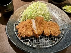 この臨時便のおかげでレストランでゆっくり食事できたので本当にありがたかった！山形駅コンコースにある「平田牧場」の金華豚とんかつがとても美味しかったのでおすすめ。