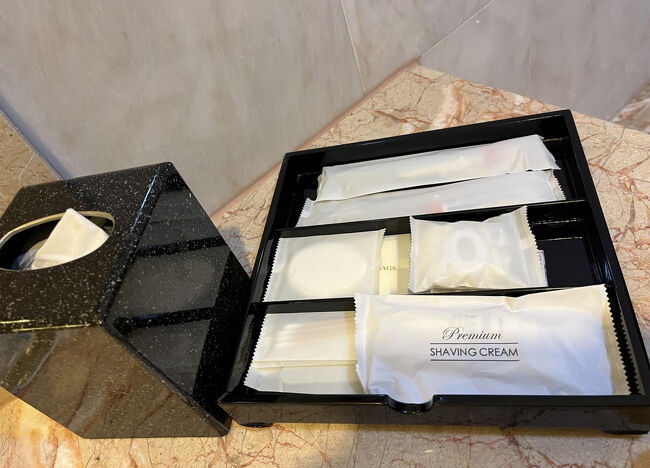 　中身は歯ブラシ、綿棒など。