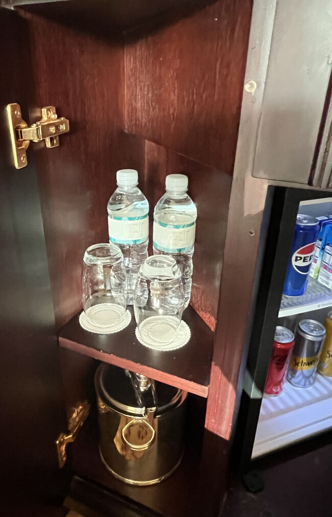 　常温の水も2本。