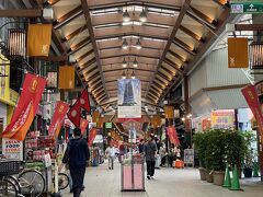 次は電車に乗って大須商店街へ。
