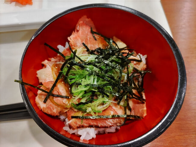 ローストビーフ丼。<br />１人１杯限定。<br /><br />肉の焼き加減が良くて美味しいです。