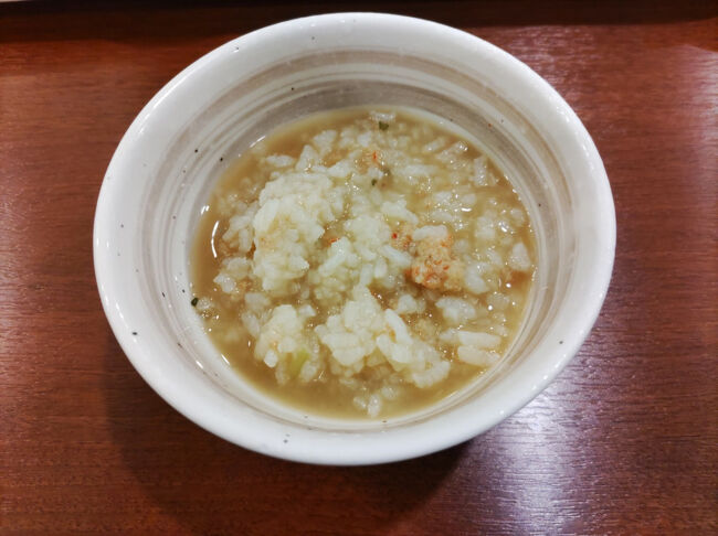 かに雑炊は、蟹の身がたくさん入っていて美味しいです。