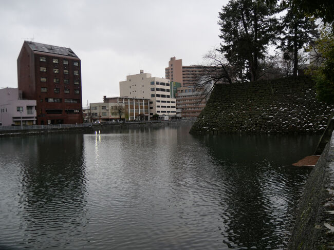 北不明御門跡の東側の内堀です。